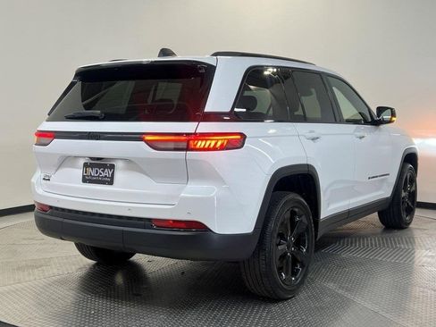 Used 2023 Jeep Grand Cherokee Altitude image 7