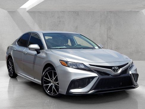 Used 2023 Toyota Camry SE w/ Convenience Package FWD image 1