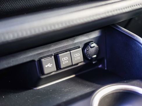 Used 2021 Toyota Highlander XLE image 26