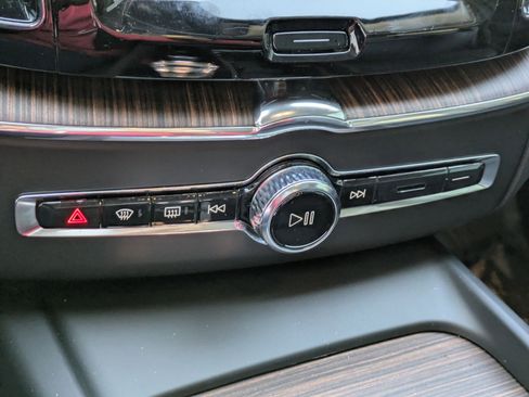 Used 2023 Volvo XC60 T8 Ultimate image 23