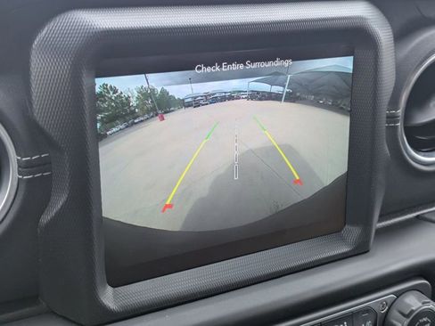 Used 2022 Jeep Wrangler Unlimited Sahara w/ Cold Weather Group image 15