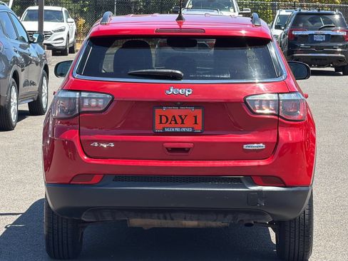 Used 2018 Jeep Compass Latitude w/ Popular Equipment Group AWD/4WD image 6