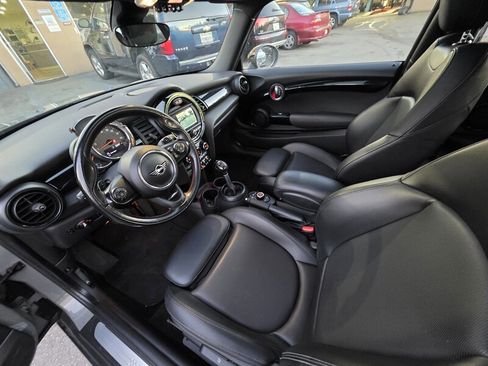 Used 2019 MINI Cooper S image 17
