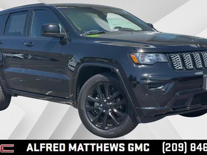 Used 2017 Jeep Grand Cherokee Altitude