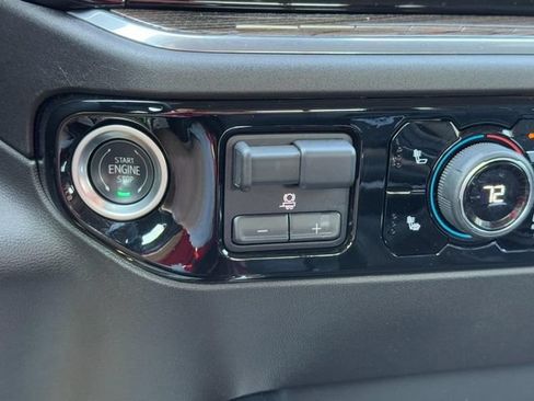 Used 2025 Chevrolet Silverado 1500 LT AWD/4WD image 19
