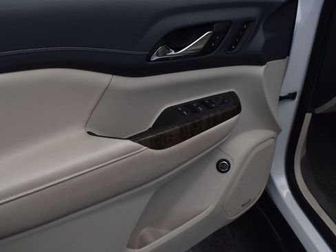 Used 2021 GMC Acadia Denali w/ Denali Technology Package image 11