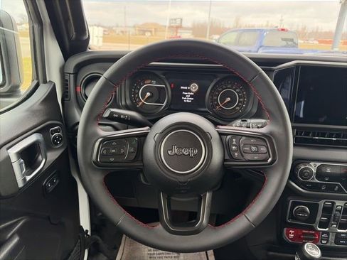 Used 2025 Jeep Wrangler Unlimited Rubicon image 15