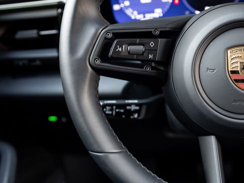 Certified 2025 Porsche Macan Electric image 15