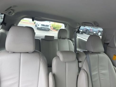 Used 2013 Toyota Sienna XLE FWD image 8