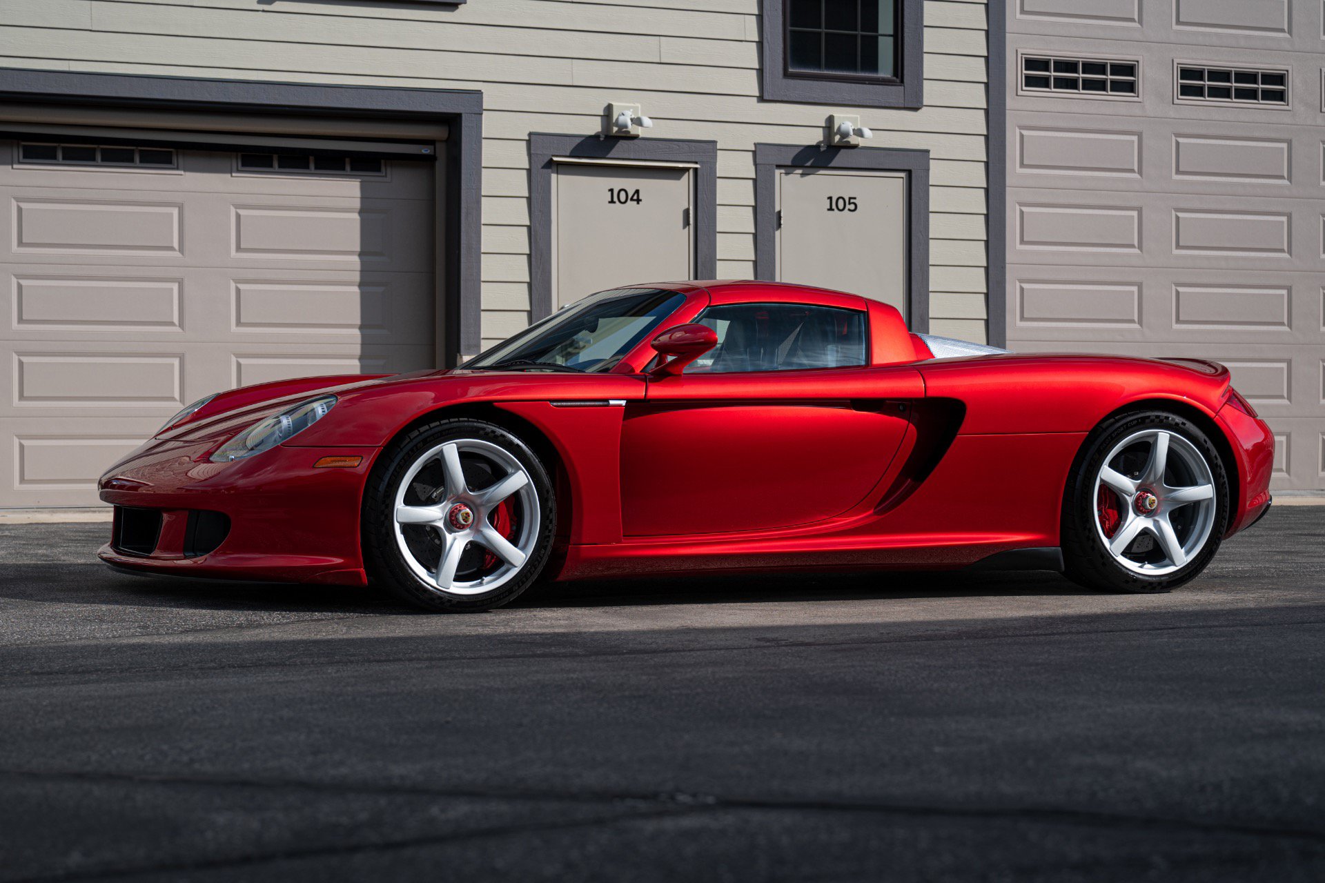 Used 2005 Porsche Carrera GT RWD image 5