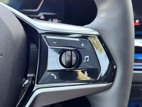 Used 2025 BMW i5 xDrive40 w/ Premium Package image 9