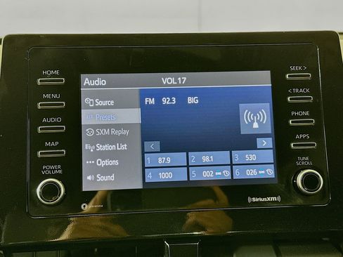 Used 2022 Toyota Camry SE image 19