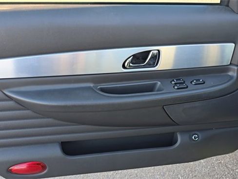 Used 2002 Ford Thunderbird image 10