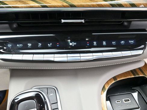 Certified 2022 Cadillac Escalade ESV Sport Platinum w/ Heavy-Duty Trailer Package image 27