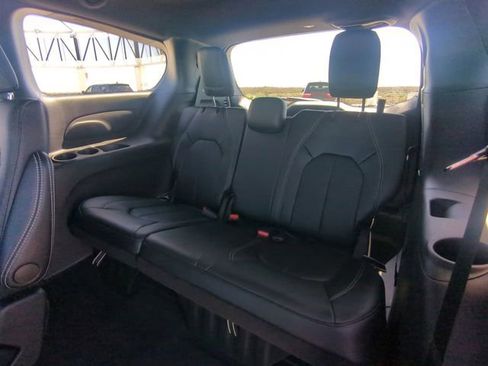 New 2026 Chrysler Pacifica Select FWD image 16