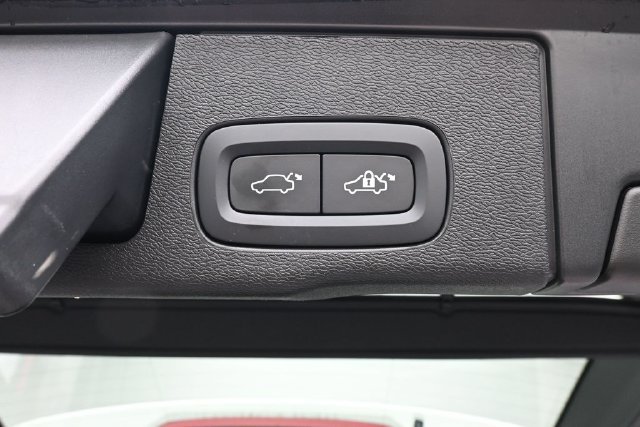 Used 2024 Volvo XC60 B5 Plus w/ Protection Package Premier AWD/4WD image 32