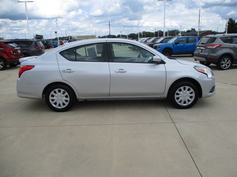 Used 2019 Nissan Versa SV FWD image 6