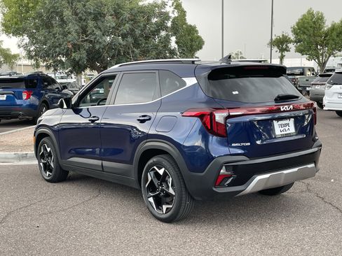 Certified 2024 Kia Seltos EX FWD image 4