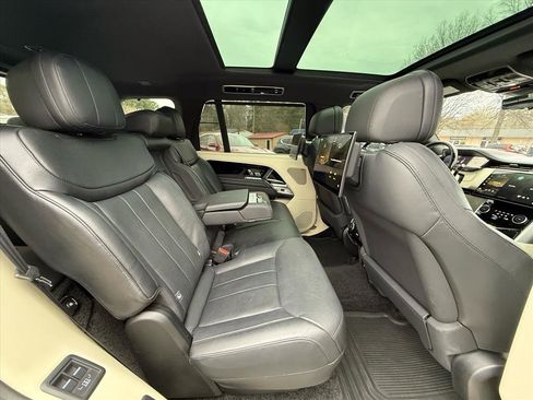 Used 2023 Land Rover Range Rover Long Wheelbase SE image 33