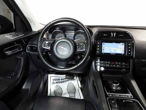 Used 2018 Jaguar F-PACE Premium AWD/4WD image 16