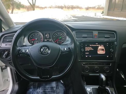 Used 2018 Volkswagen Golf S image 22