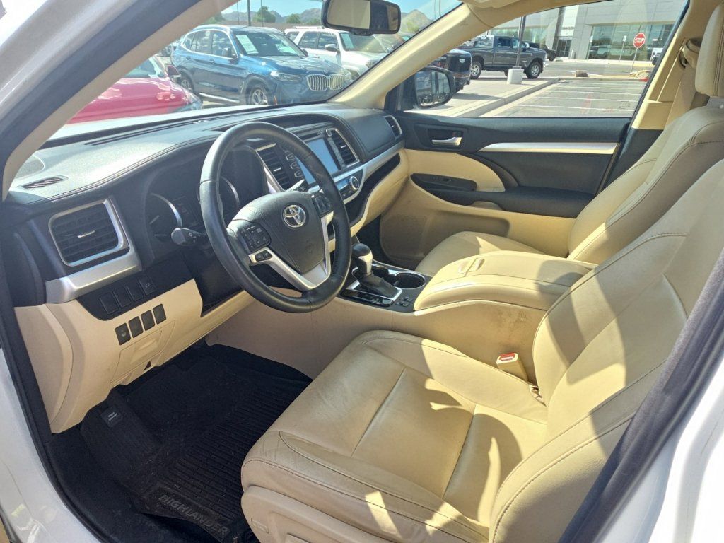 Used 2016 Toyota Highlander XLE AWD/4WD image 6
