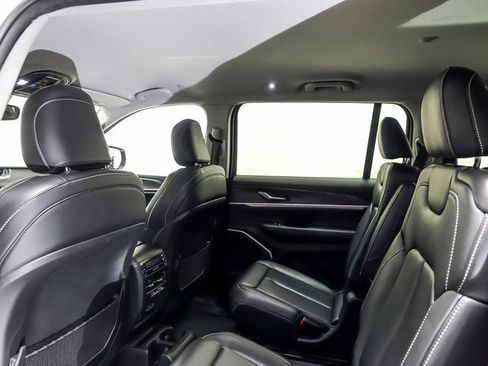 Used 2022 Jeep Grand Cherokee L Limited image 11