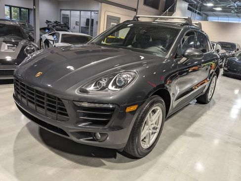 Used 2017 Porsche Macan AWD/4WD image 3