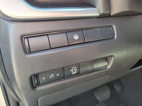 Used 2023 Nissan Rogue SV FWD image 17