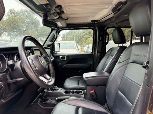 Used 2018 Jeep Wrangler Unlimited Sahara image 9