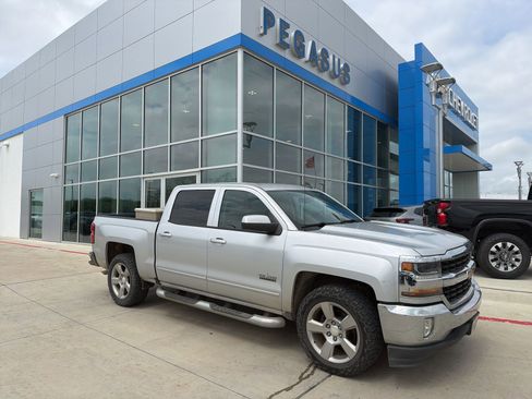 Used 2018 Chevrolet Silverado 1500 LT w/ Texas Edition image 6