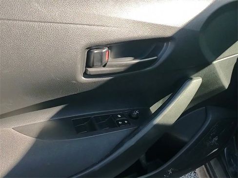 Used 2025 Toyota Corolla LE image 11