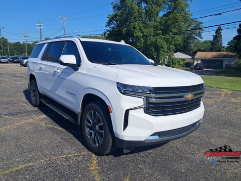 Used 2021 Chevrolet Suburban LT w/ LT Signature Plus Package AWD/4WD image 9
