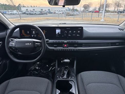 Used 2025 Kia K4 LXS image 16