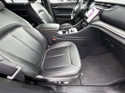 New 2025 Jeep Grand Cherokee L Limited w/ Black Appearance Package image 13