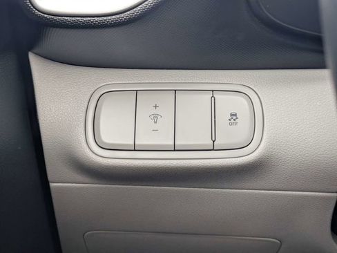 Used 2025 Hyundai Venue SEL image 24