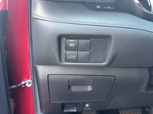 Used 2021 Toyota Highlander XLE FWD image 33
