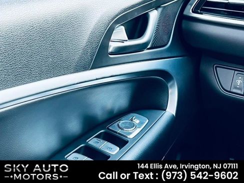 Used 2025 Genesis G70 2.5T AWD/4WD image 18