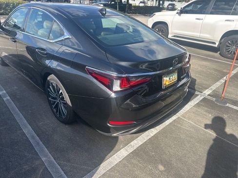 Used 2022 Lexus ES 350 w/ Premium Package image 5