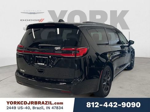 New 2026 Chrysler Pacifica Limited w/ S Appearance Package FWD image 5