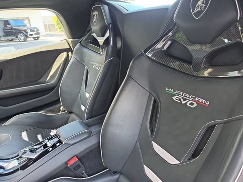 Used 2021 Lamborghini Huracan EVO RWD image 14