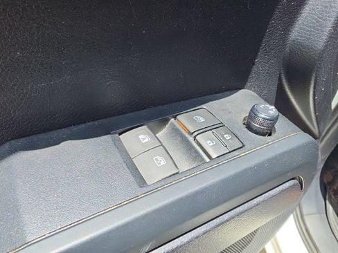 Used 2020 Toyota Tacoma SR AWD/4WD image 13