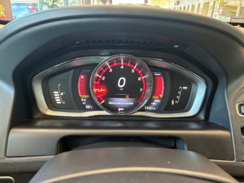 Used 2016 Volvo XC60 T5 Premier w/ Proximity Package image 20