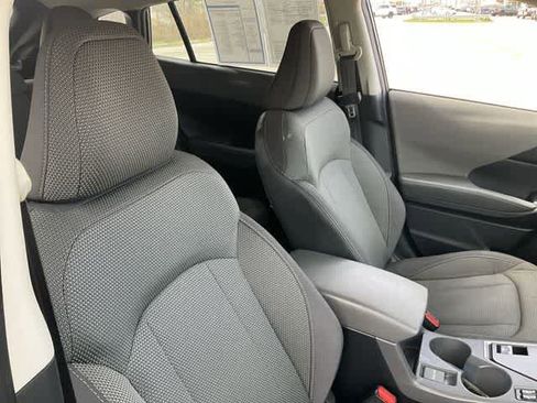 Used 2024 Subaru Crosstrek 2.0i Premium image 17