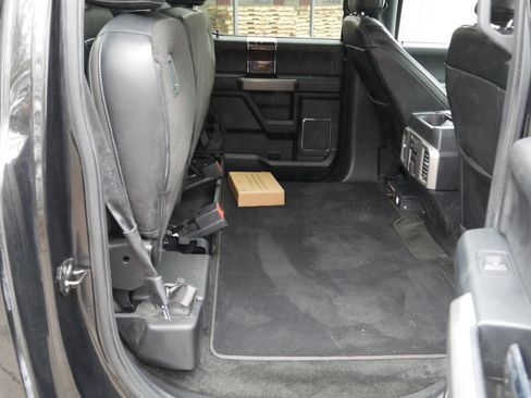 Used 2015 Ford F150 Platinum w/ Equipment Group 701A Luxury image 33