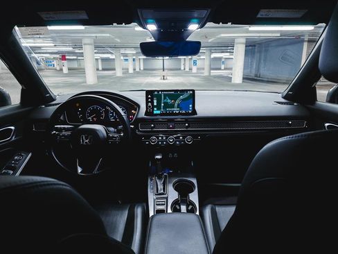 Used 2023 Honda Civic Sport Touring image 3