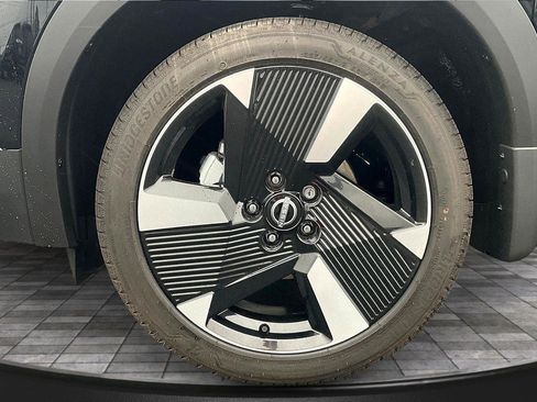 New 2025 Nissan Kicks SR image 11