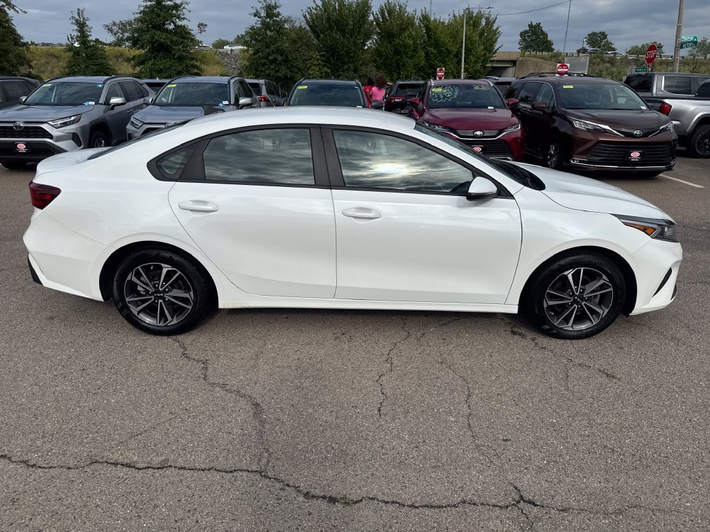 Used 2024 Kia Forte LXS w/ LXS Technology Package FWD image 8