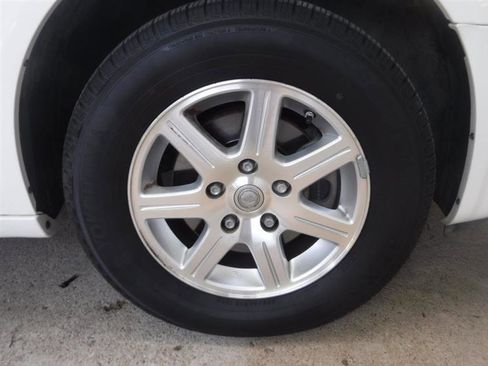 Used 2009 Chrysler Town & Country Touring image 16