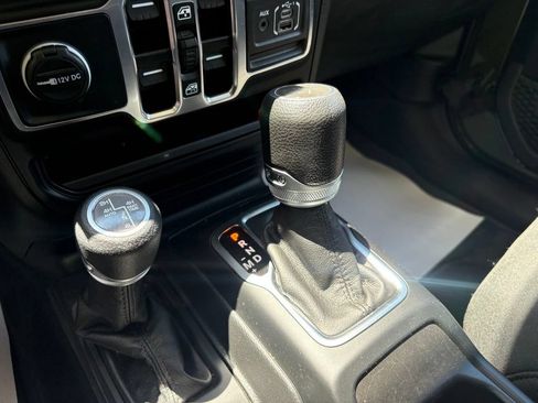 Used 2023 Jeep Wrangler Unlimited w/ Convenience Group AWD/4WD image 24